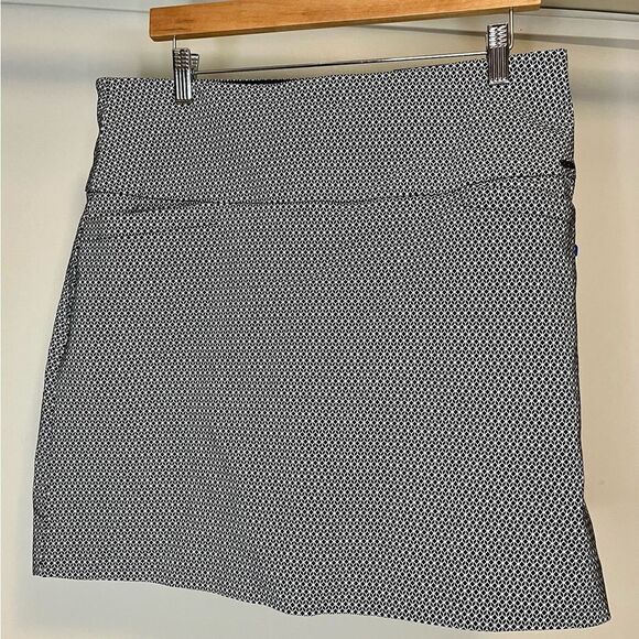 NWT- S.C. & Co. Women's 360 Degrees Tummy Control Skirt Geometric  Large - Picture 1 of 3